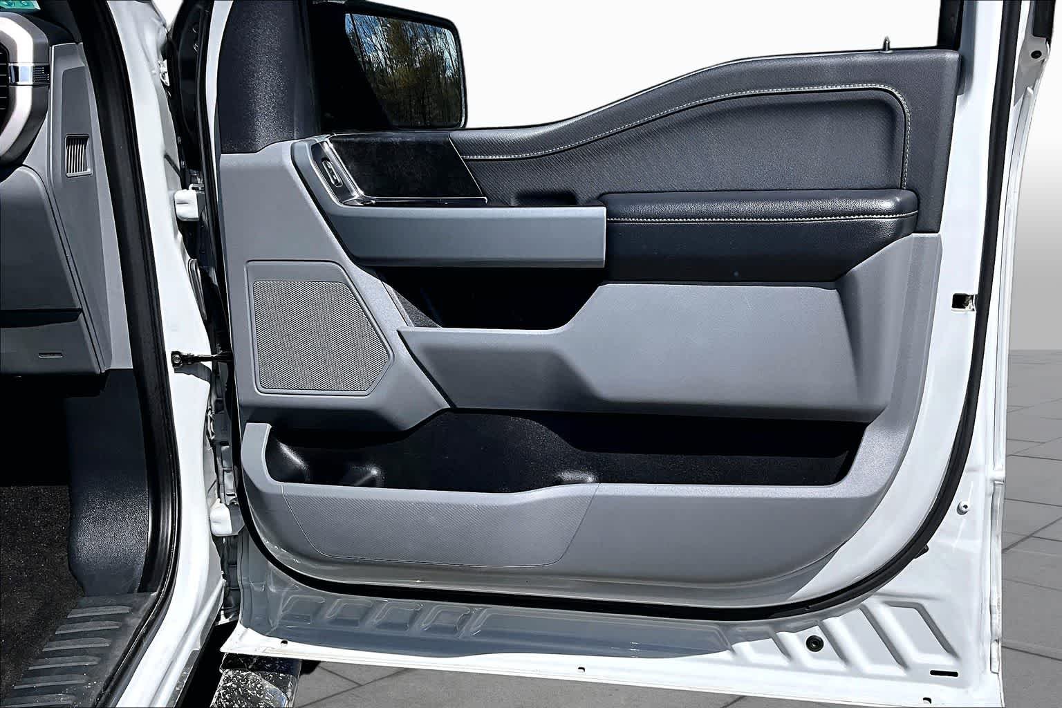 Used 2023 Avalanche Gray Ford XLT image 23