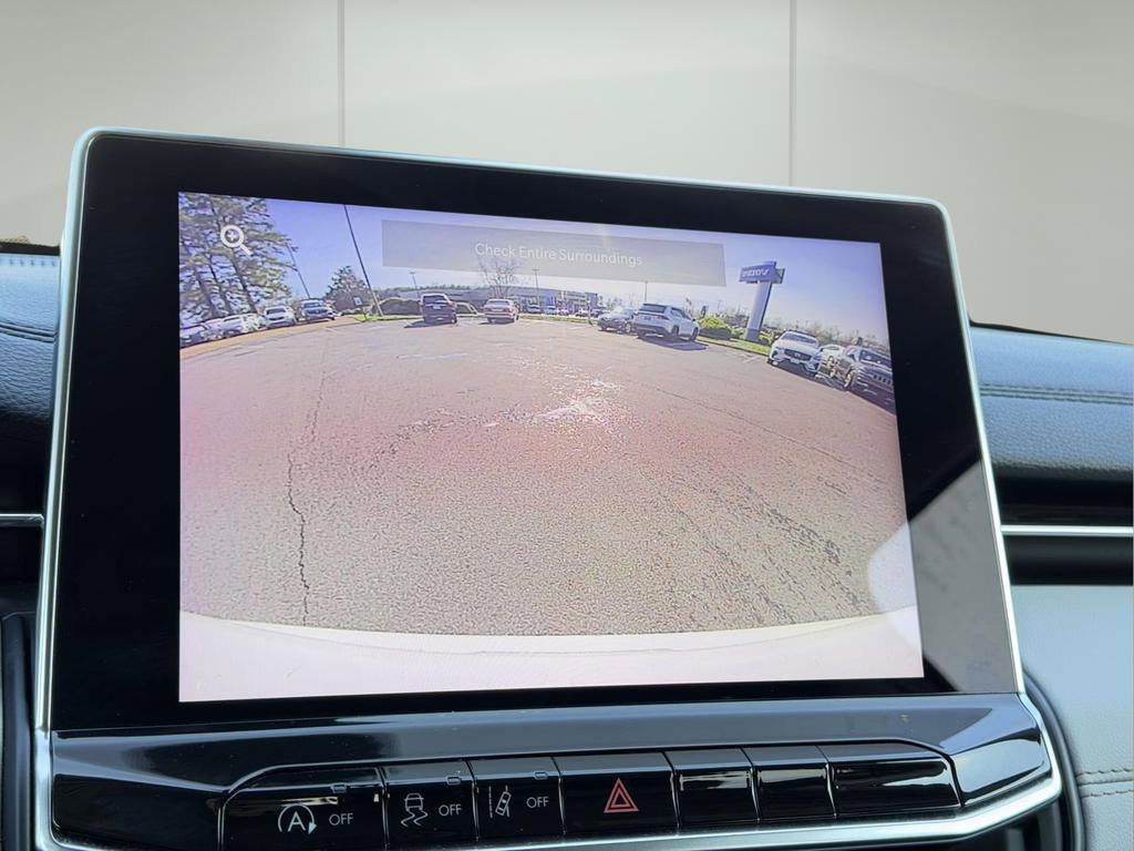 Used 2022 Bright White Clearcoat Jeep Limited image 4