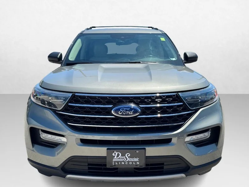Used 2020 Silver Spruce Metallic Ford XLT 4WD image 2