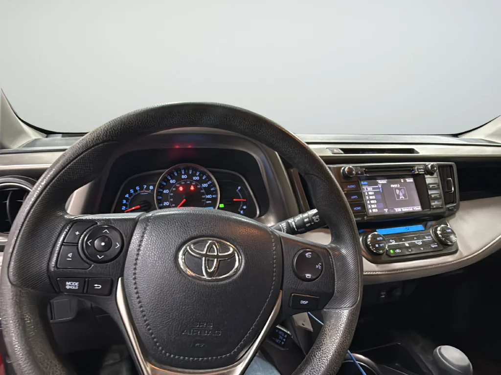 Used 2015 Red Toyota XLE image 11