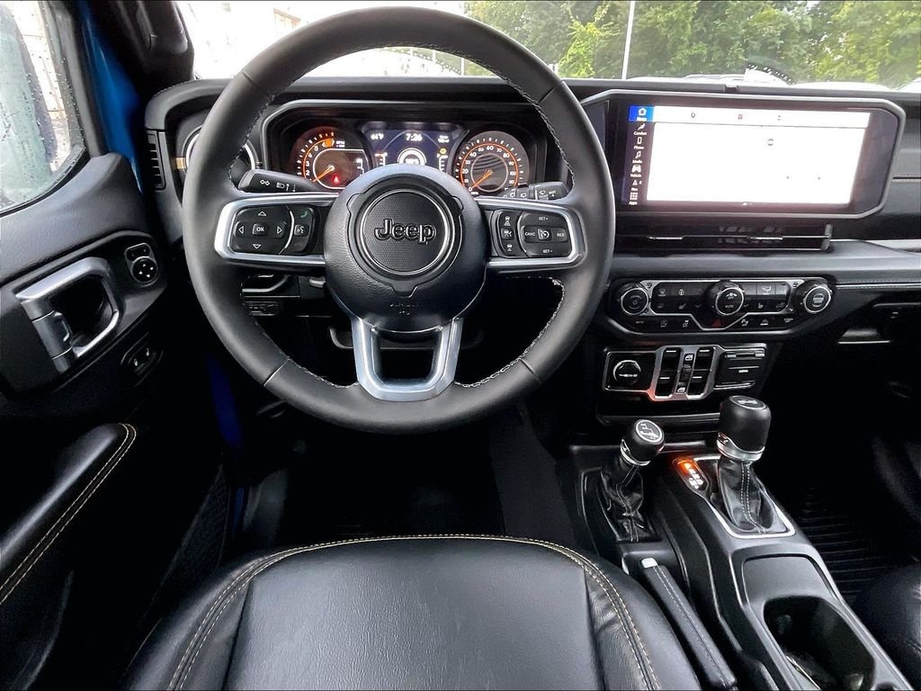 Used 2025 Hydro Blue Pearl Coat Jeep Sahara image 17