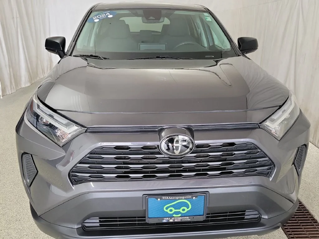 2024 Toyota RAV4 LE - Photo 3
