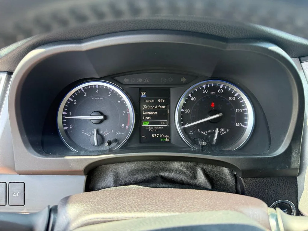 Used 2018 Gray Toyota SE image 18