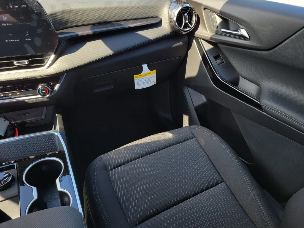 New 2027 Summit White Chevrolet LT image 20