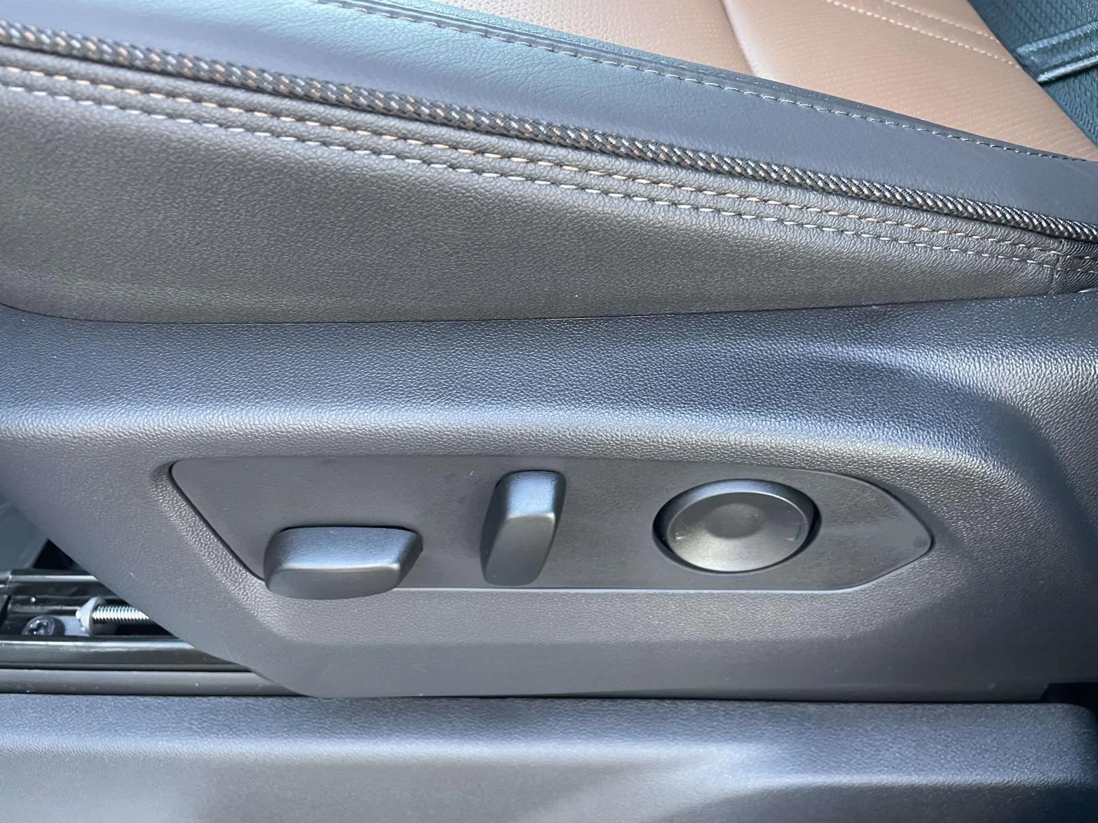 New 2026 Sterling Gray Metallic Chevrolet High Country image 19