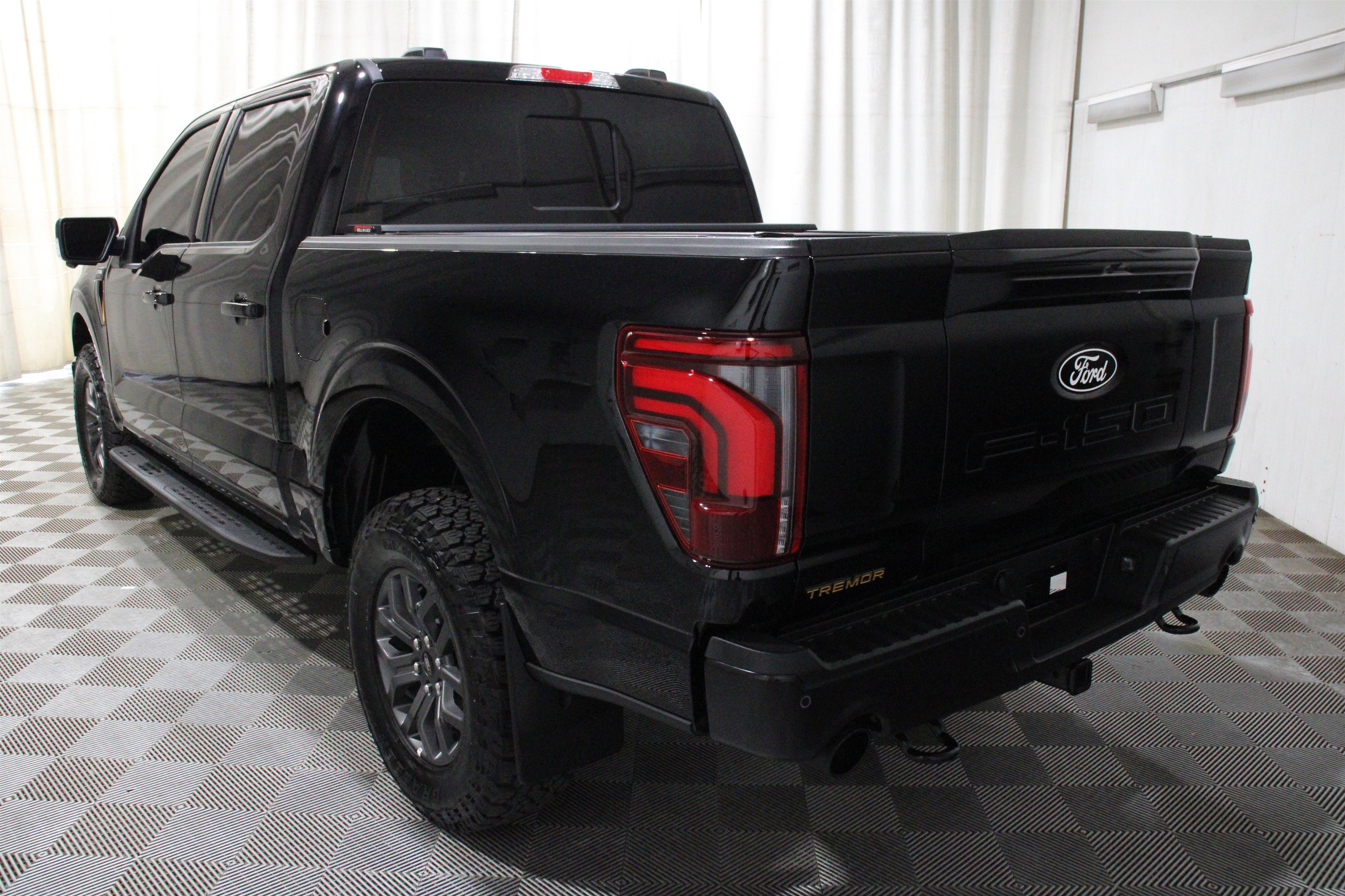 Used 2025 Agate Black Metallic Ford Tremor image 38