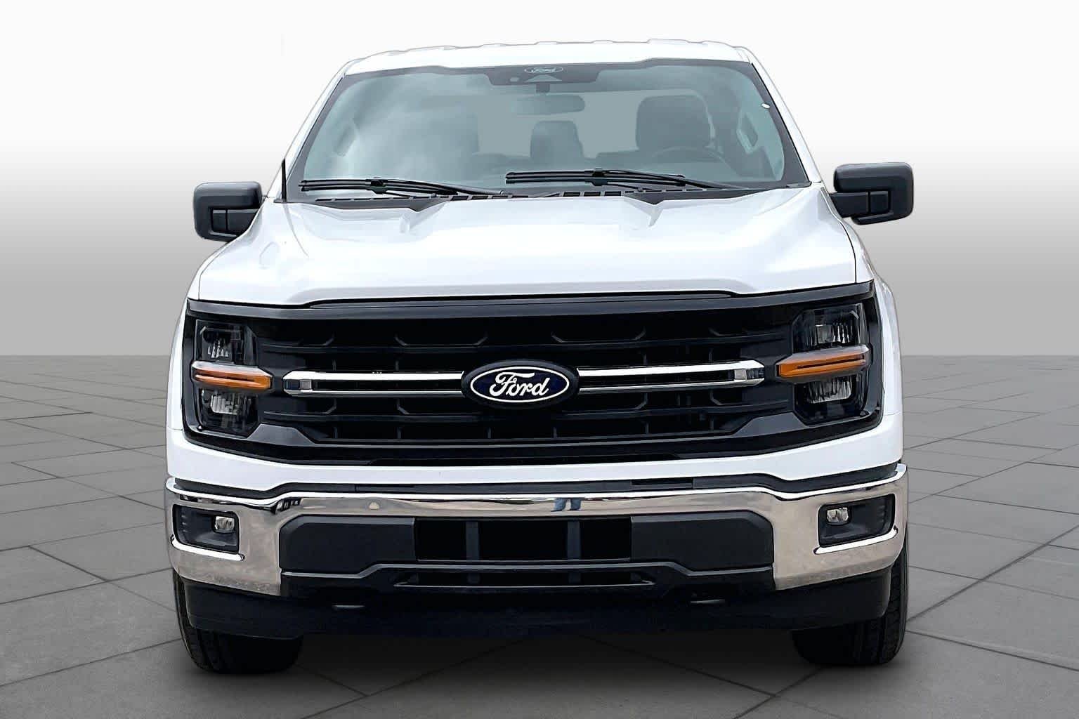 Used 2025 Oxford White Ford XLT image 4