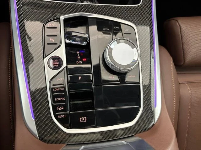 Used 2024 White BMW M60i image 18