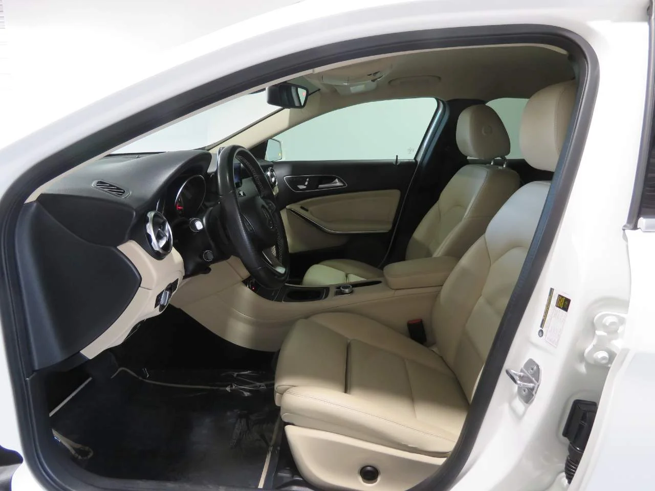 Used 2020 Polar White Mercedes-Benz GLA 250 image 15