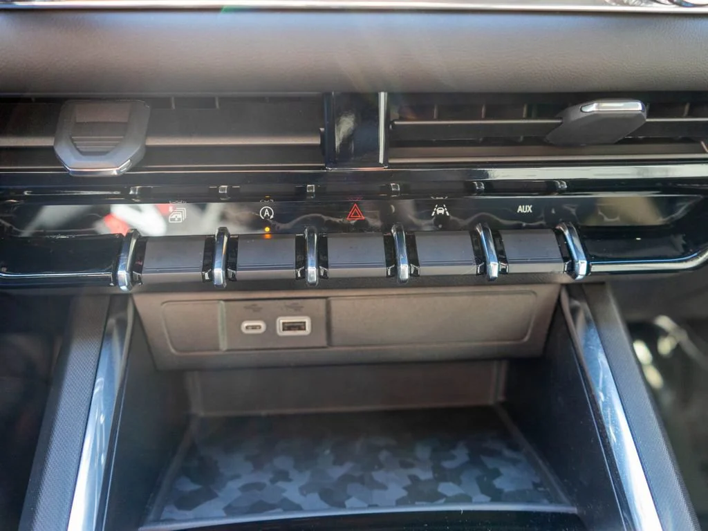 New 2026 Onyx Black GMC Elevation image 25