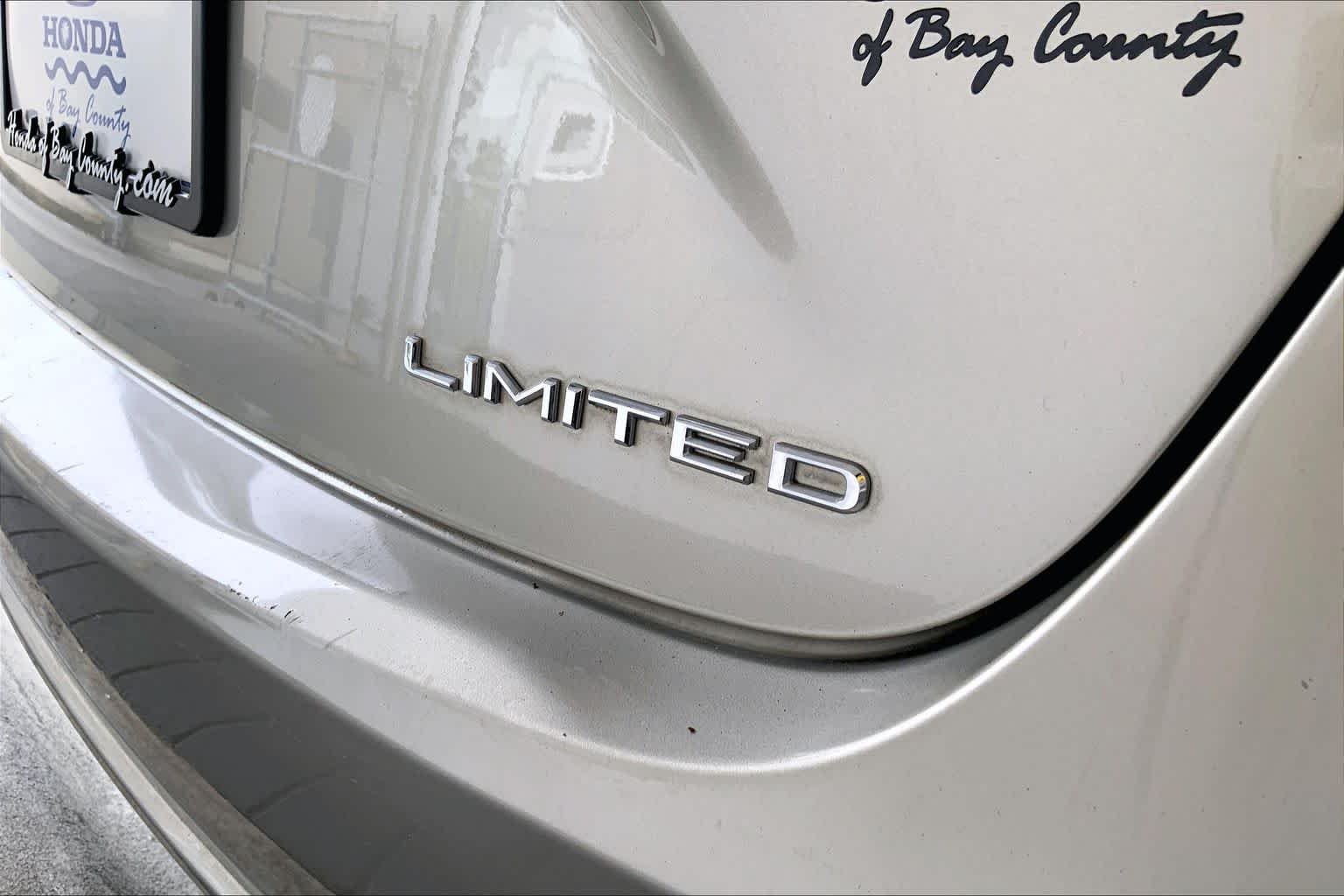 Used 2014 Creme Brulee Mica Toyota XLE image 10