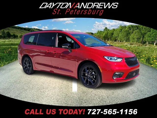 2026 Chrysler Pacifica Select's photo