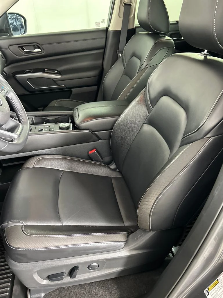 Used 2023 Gray Nissan SL image 12