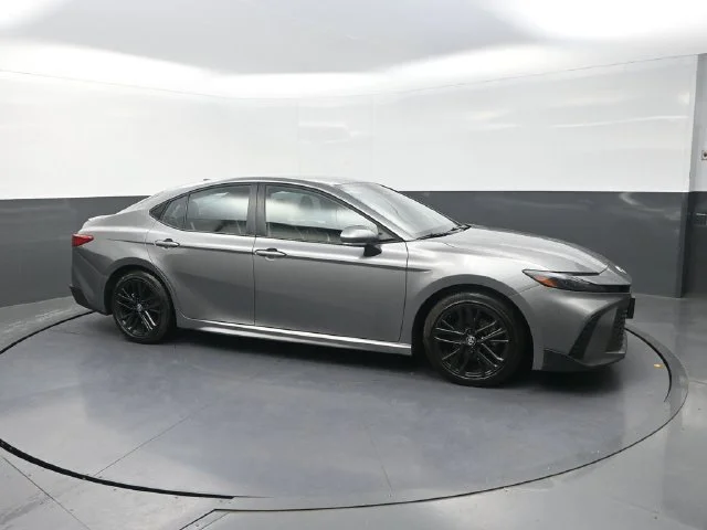 Used 2025  Toyota SE image 9