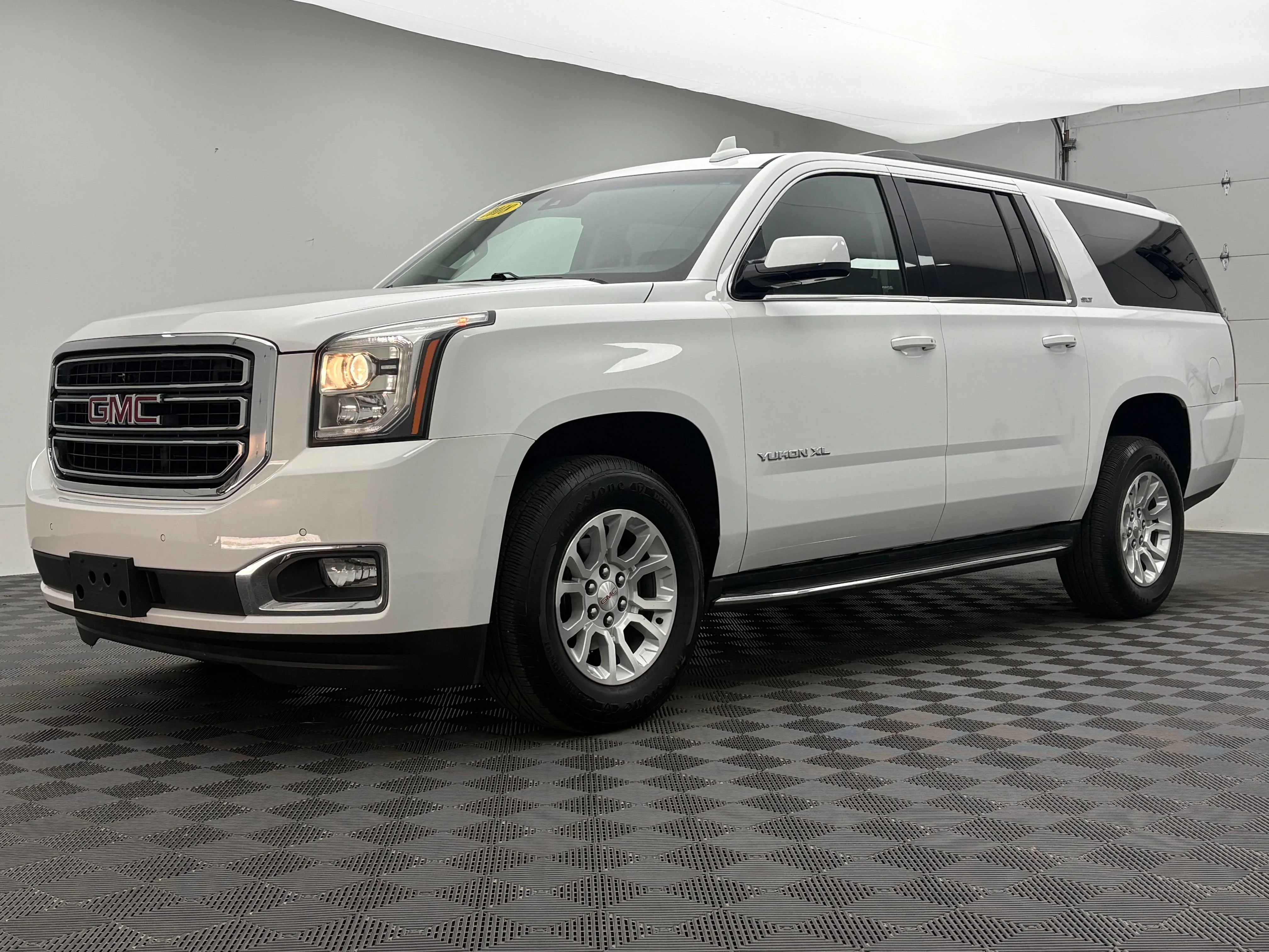 Used 2018 SUMMIT WHITE GMC SLT image 2