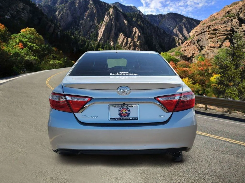 Used 2016 Silver Toyota SE image 4