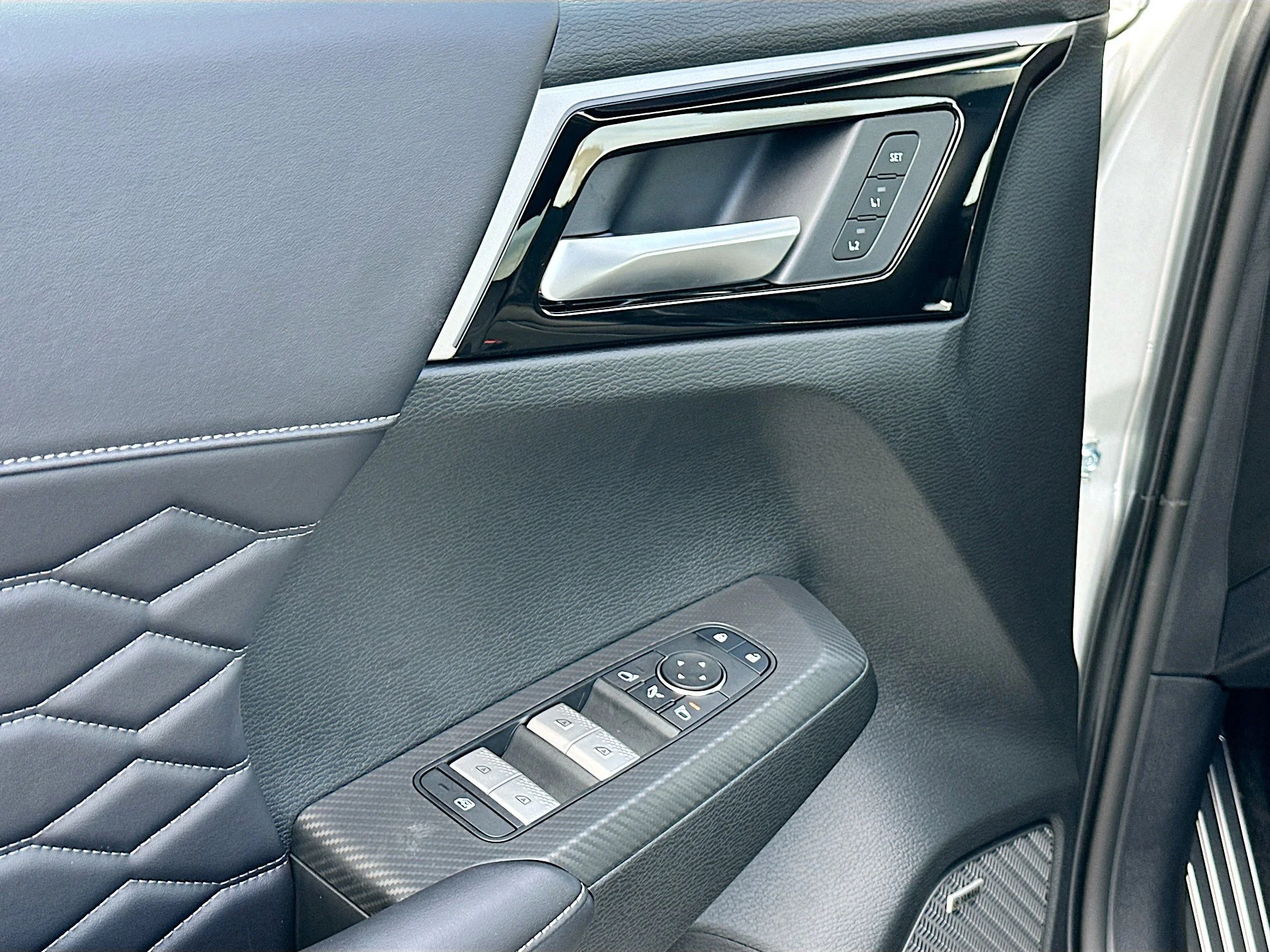 2026 Mitsubishi Outlander SEL - Photo 13