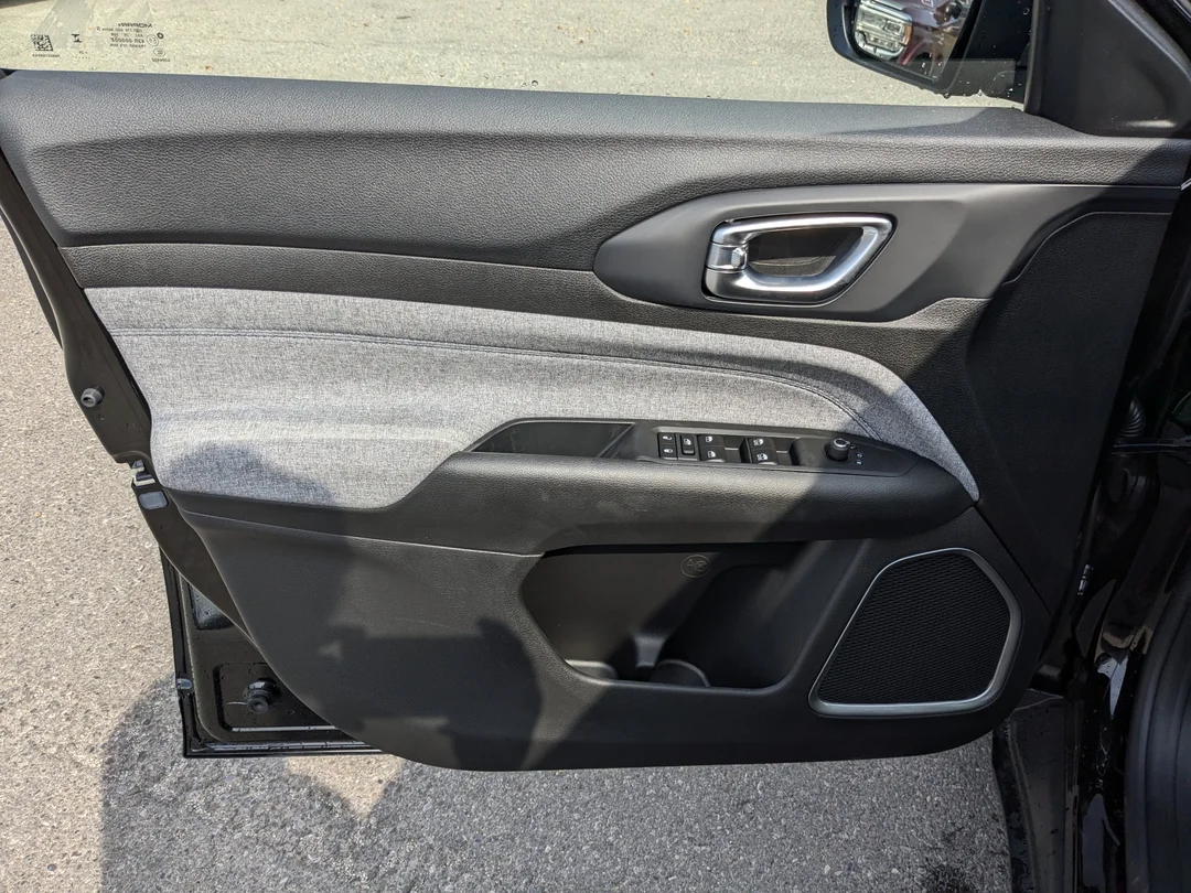 New 2025 Black Jeep North - - 4X4 - 4.99% O.A.C - Heated seats - Forward Collision Warning & More! image 12