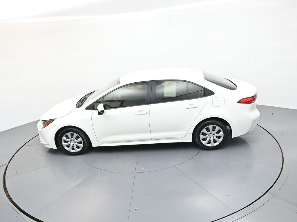 Used 2022 White Toyota LE image 24