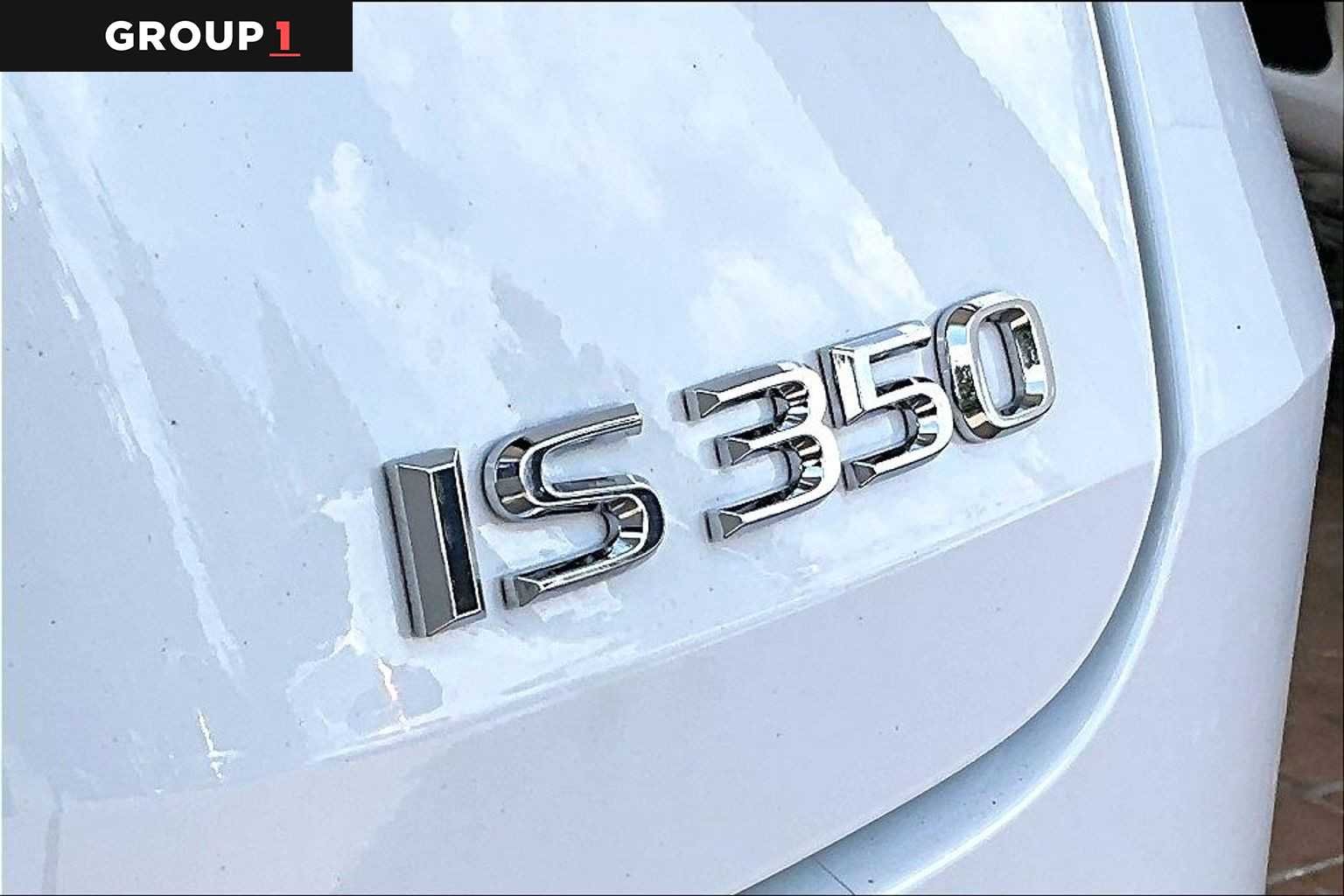 Certified Used 2025 ULTRA WHITE Lexus F SPORT Design image 29