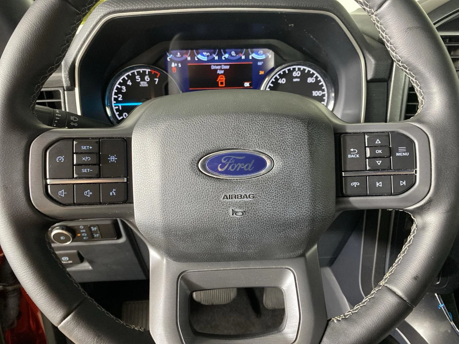 Used 2023 Hot Pepper Red Tinted Clearcoat Ford XLT image 14