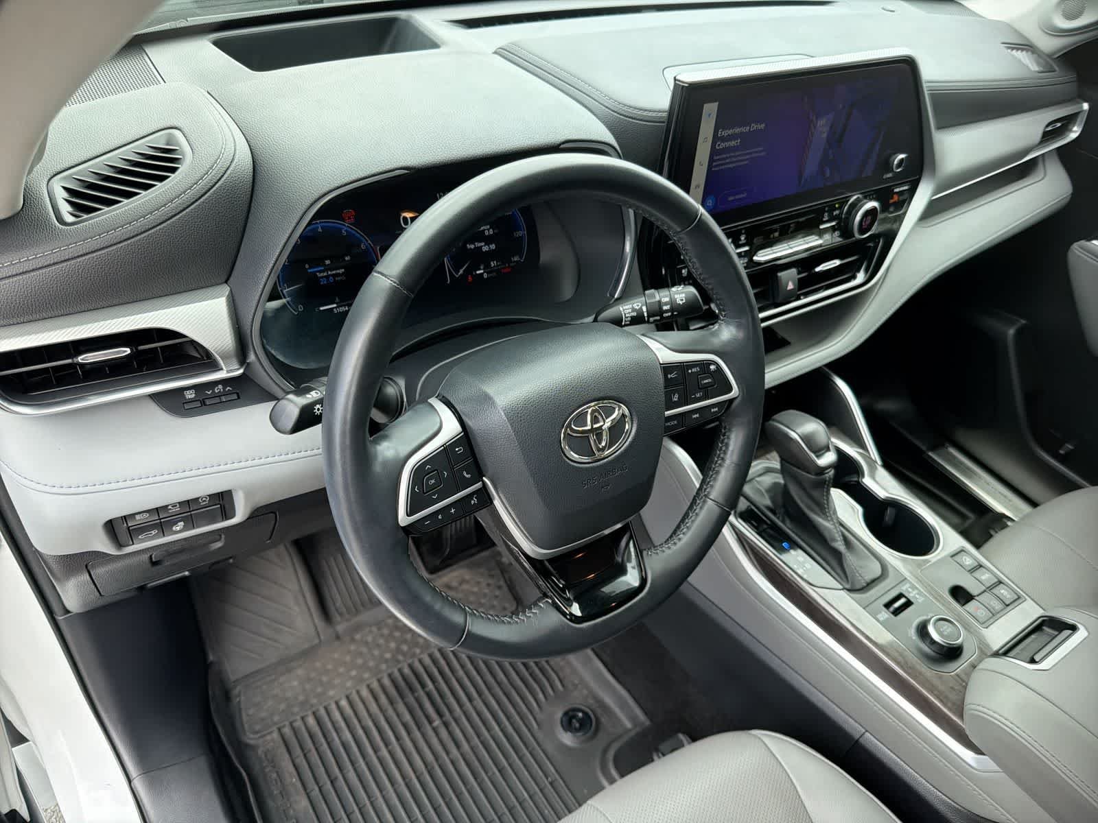 Used 2023 Wind Chill Pearl Toyota Platinum image 10