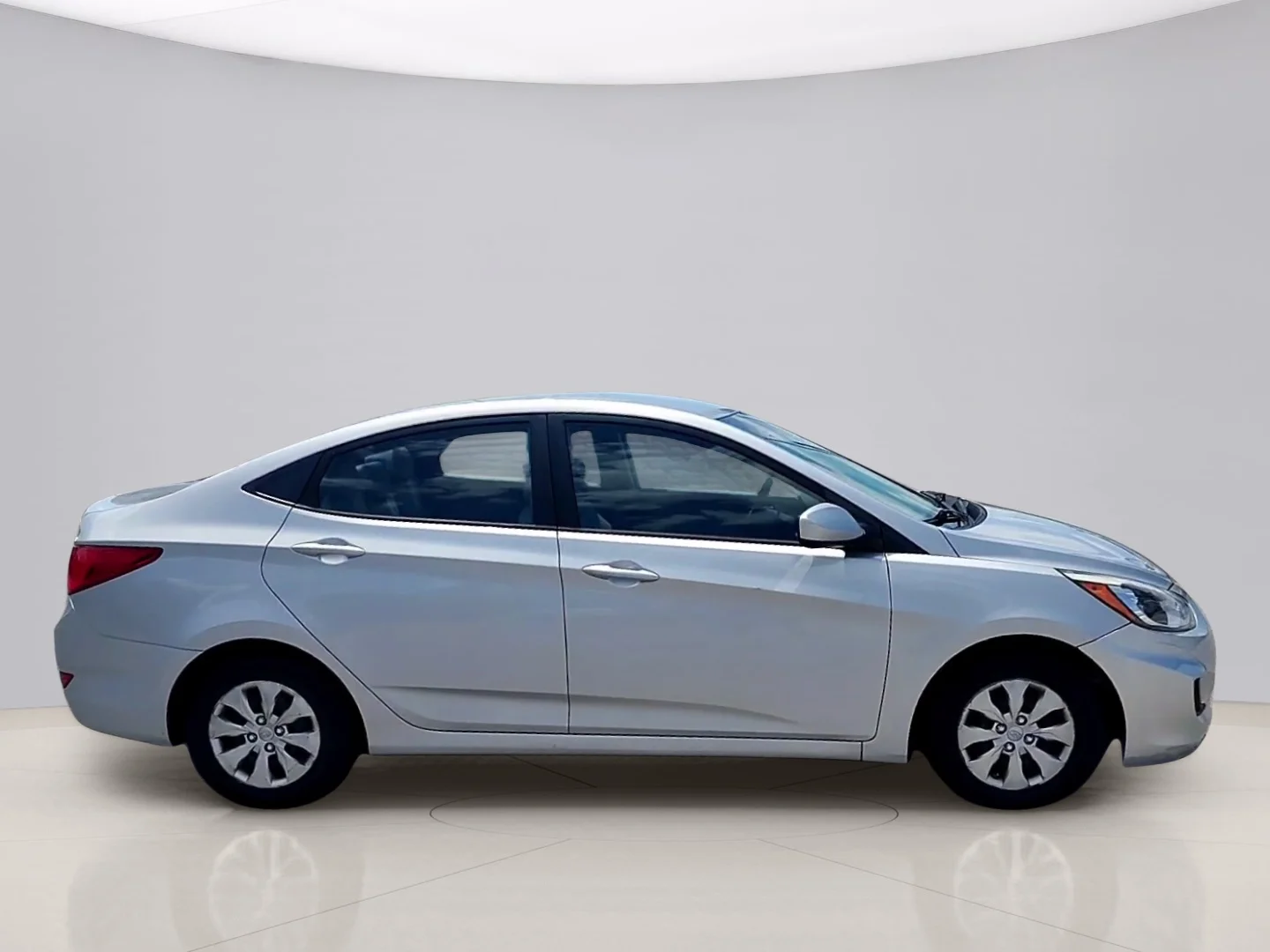 Used 2016 Silver Hyundai SE image 6