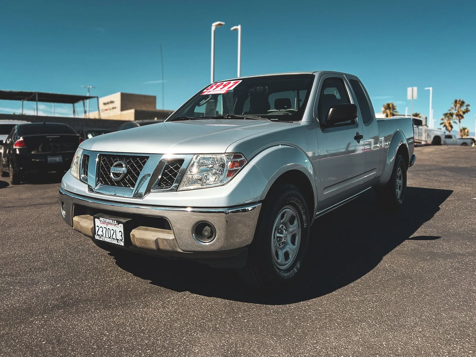 Used 2010 Silver Nissan SE image 3
