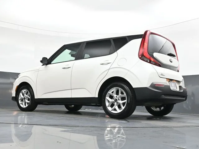 Used 2020 White Kia S image 37