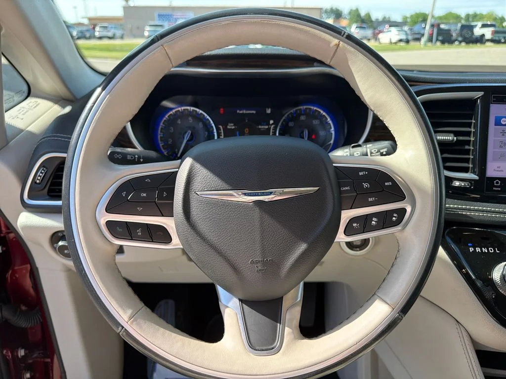 Used 2021 Red Chrysler Limited image 14