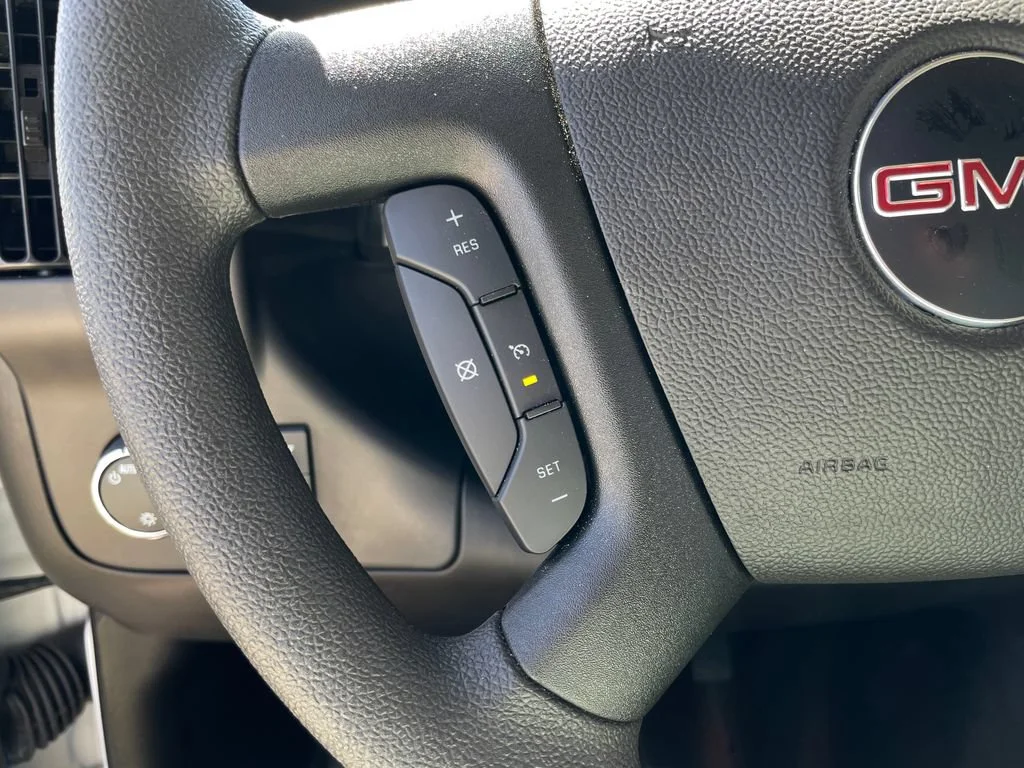 New 2025 Summit White GMC 1WT image 16