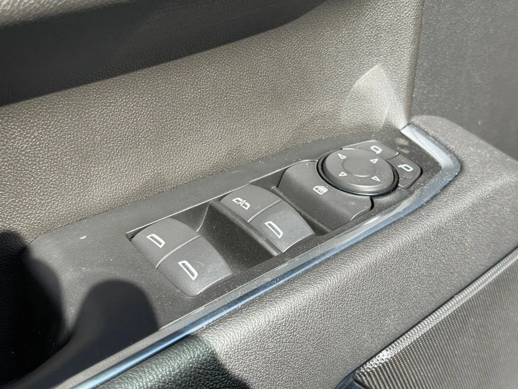 New 2026 Sterling Metallic GMC Elevation image 31