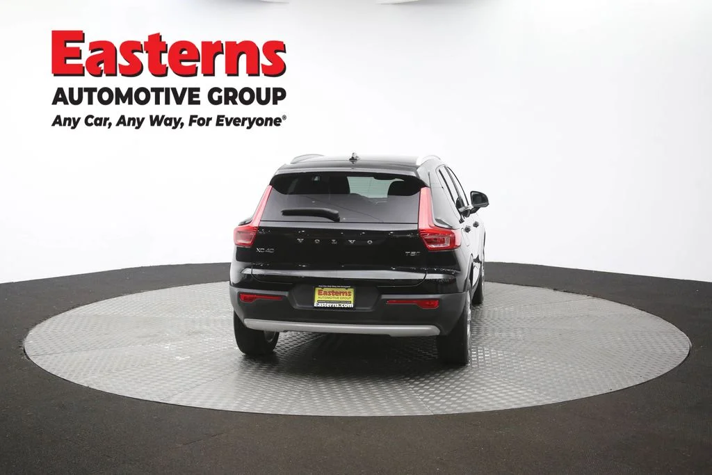 Used 2022 Black Volvo Momentum image 38