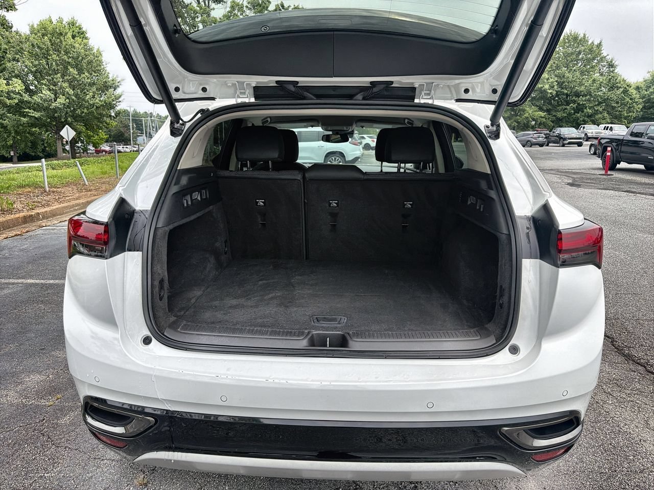 Used 2023 Summit White Buick Preferred image 21