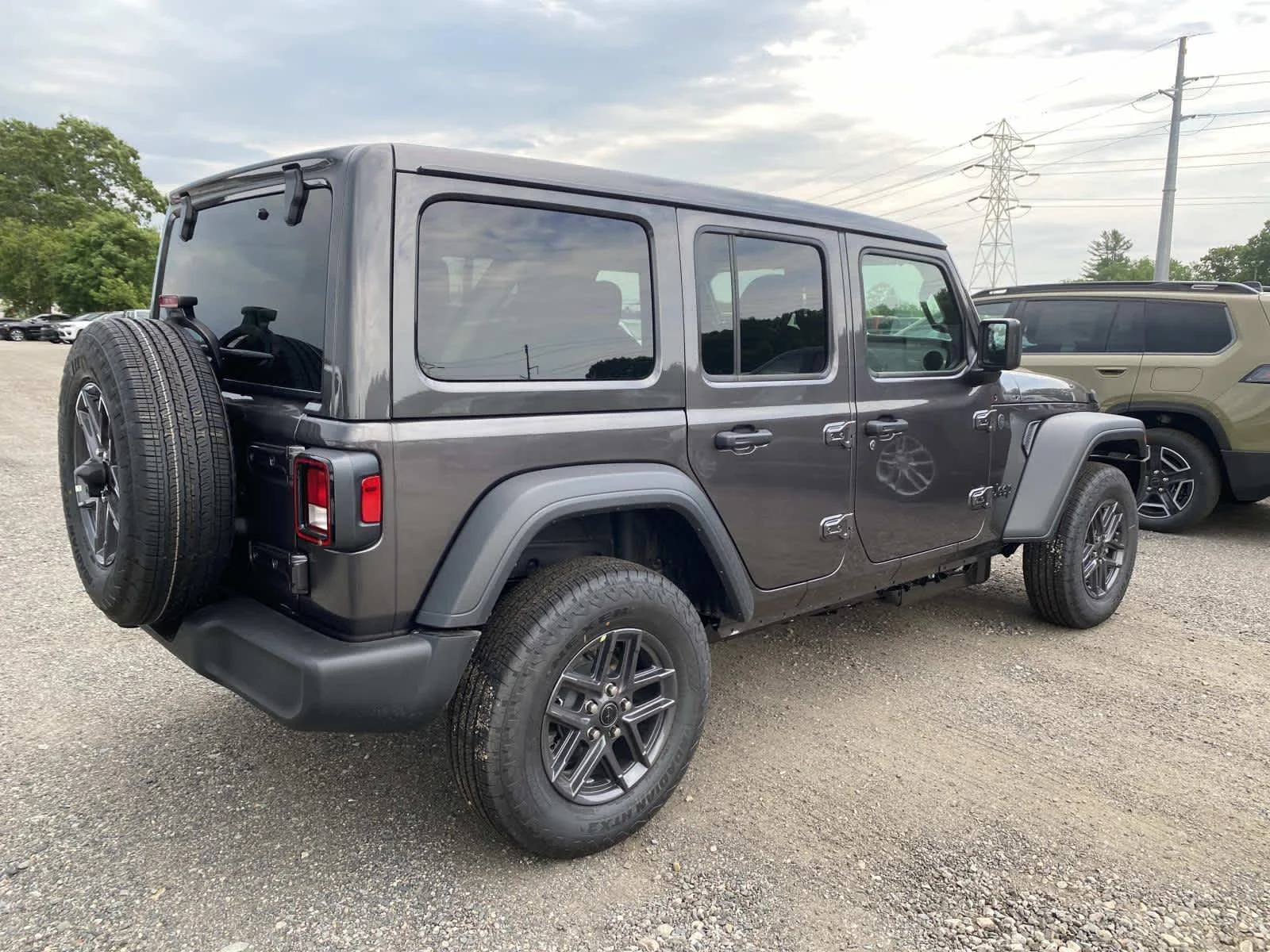 New 2026 Granite Crystal Metallic Clear-Coat Exterior Paint Jeep Sport S image 3