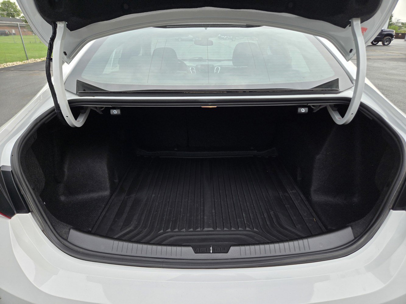 Used 2021 SUMMIT WHITE Chevrolet LT image 30