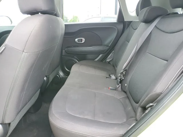 Used 2018 Green Kia Base image 9