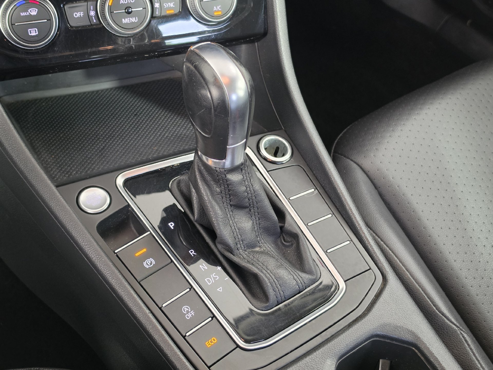 2019 Volkswagen Jetta SE - Photo 19