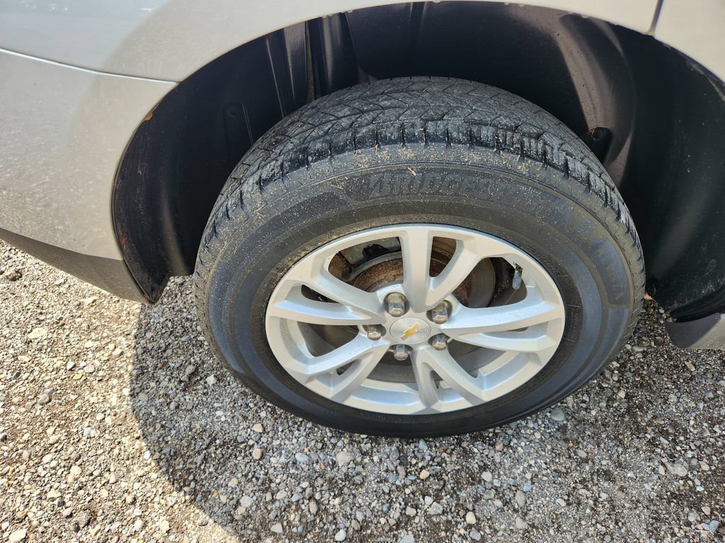 Used 2016 SILVER ICE METALLIC Chevrolet LT image 24