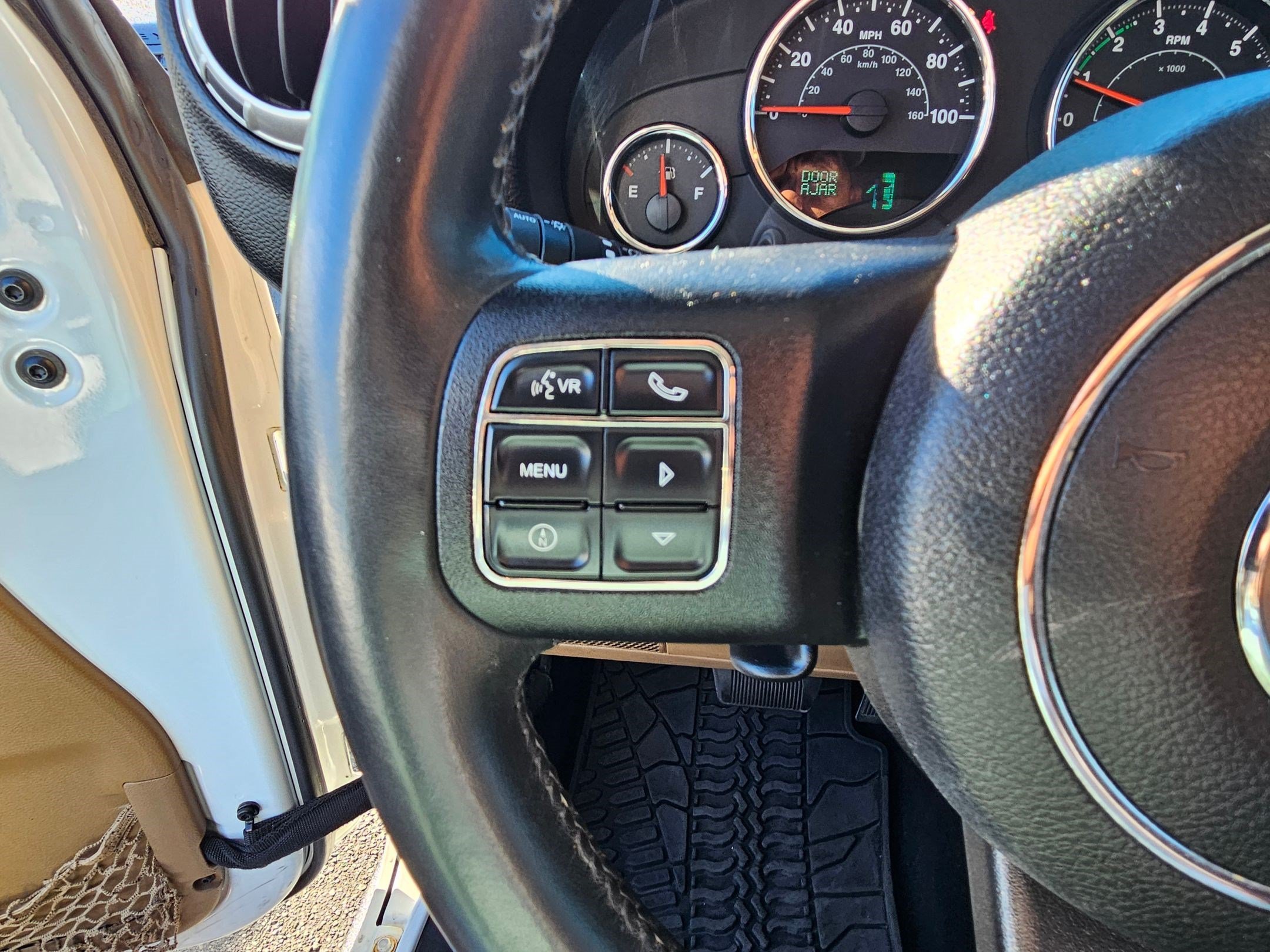 Used 2013 Bright White Clearcoat Jeep Sahara image 17