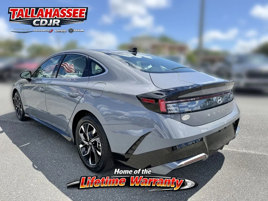 Used 2024 Blue Hyundai SEL image 8