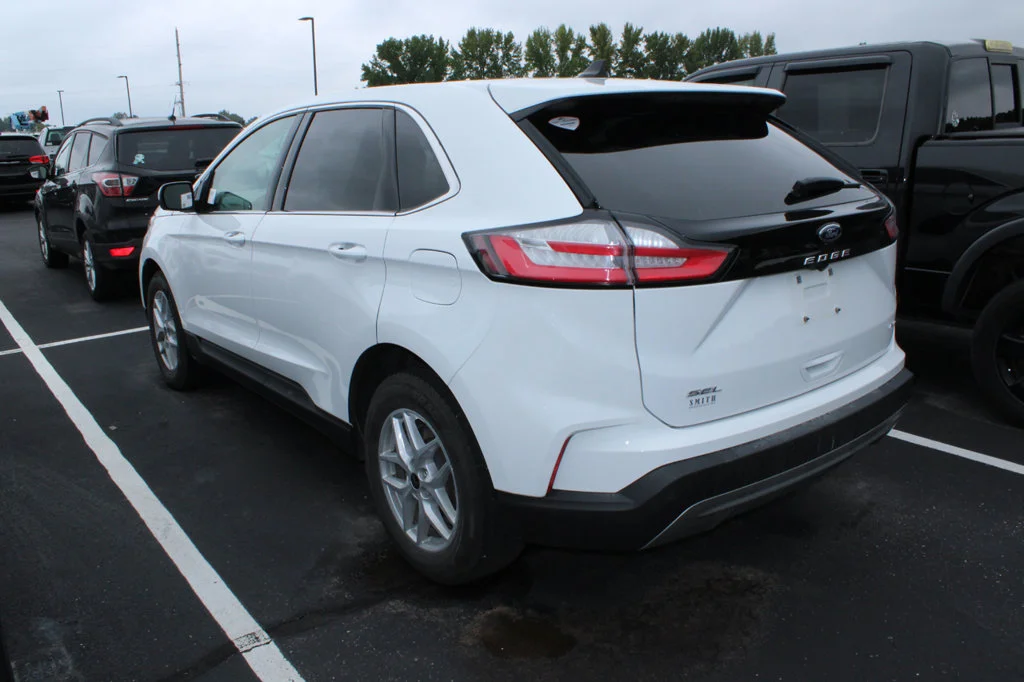 Used 2024 Oxford White Ford SEL image 7