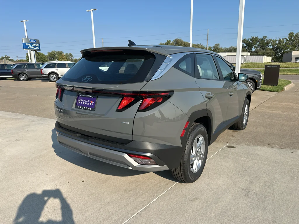 New 2026 Hampton Gray Hyundai SE image 10