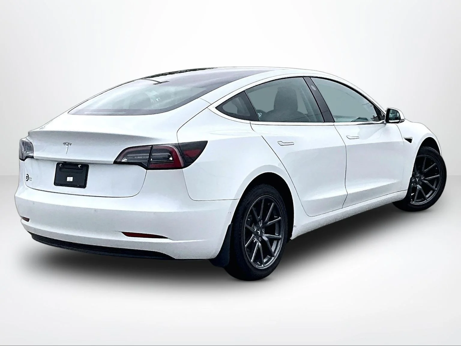 Used 2019 White Tesla Standard Range Plus image 3