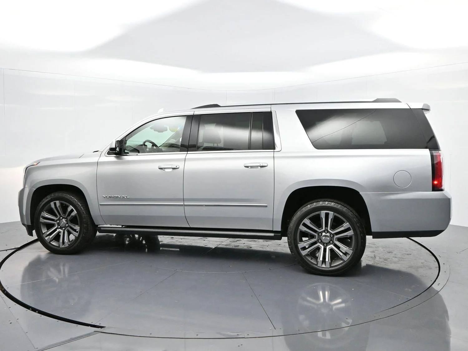 Used 2019 QUICKSILVER METALLIC GMC Denali image 4