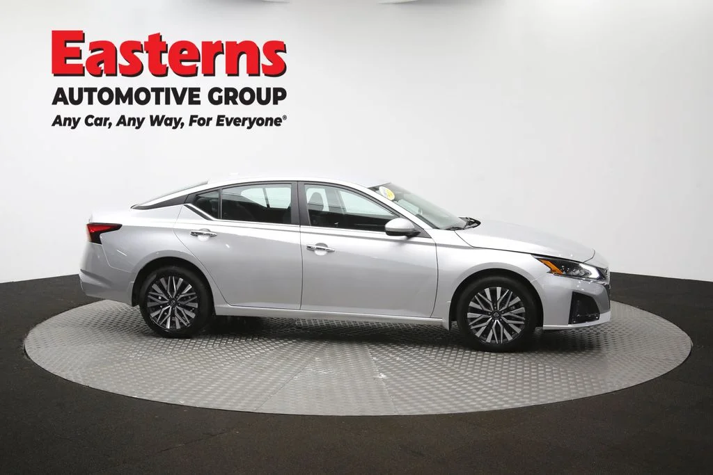 Used 2023 Silver Nissan 2.5 SV image 45