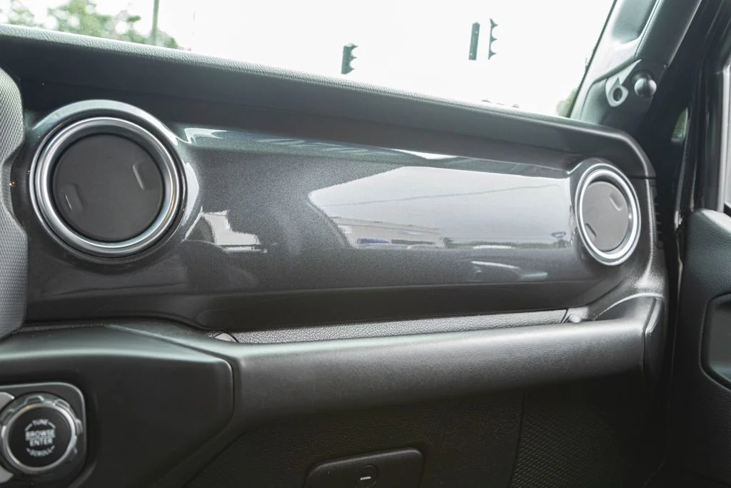 Used 2020 Black Jeep Unlimited Sahara Altitude image 20