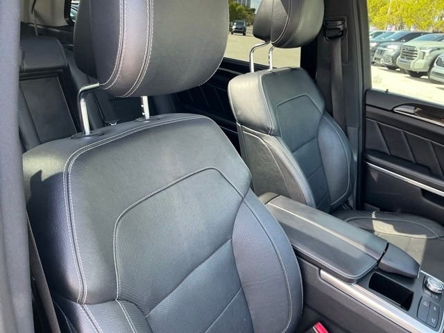 Used 2016 Gray Mercedes-Benz GL 550 image 40
