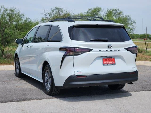 New 2026 White Toyota XLE 8 Passenger Front-Wheel Drive Passenger image 3
