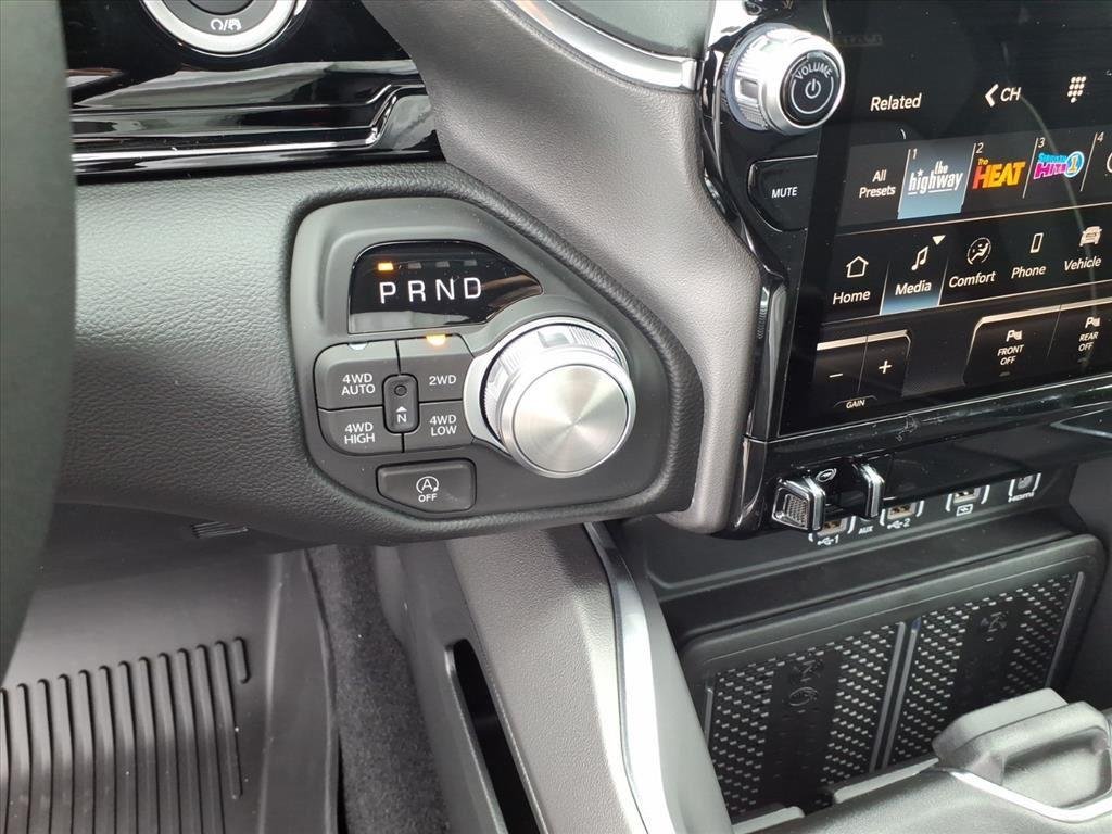 New 2026 Ivory White Tri-Coat Pearl-Coat Exterior Paint RAM Laramie image 15
